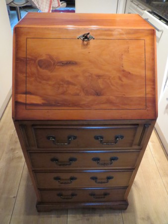 4388 - Sekretar anglie tis klap se zelenou kuzi 52 x 43 cm V - 100 cm  7 000 kc